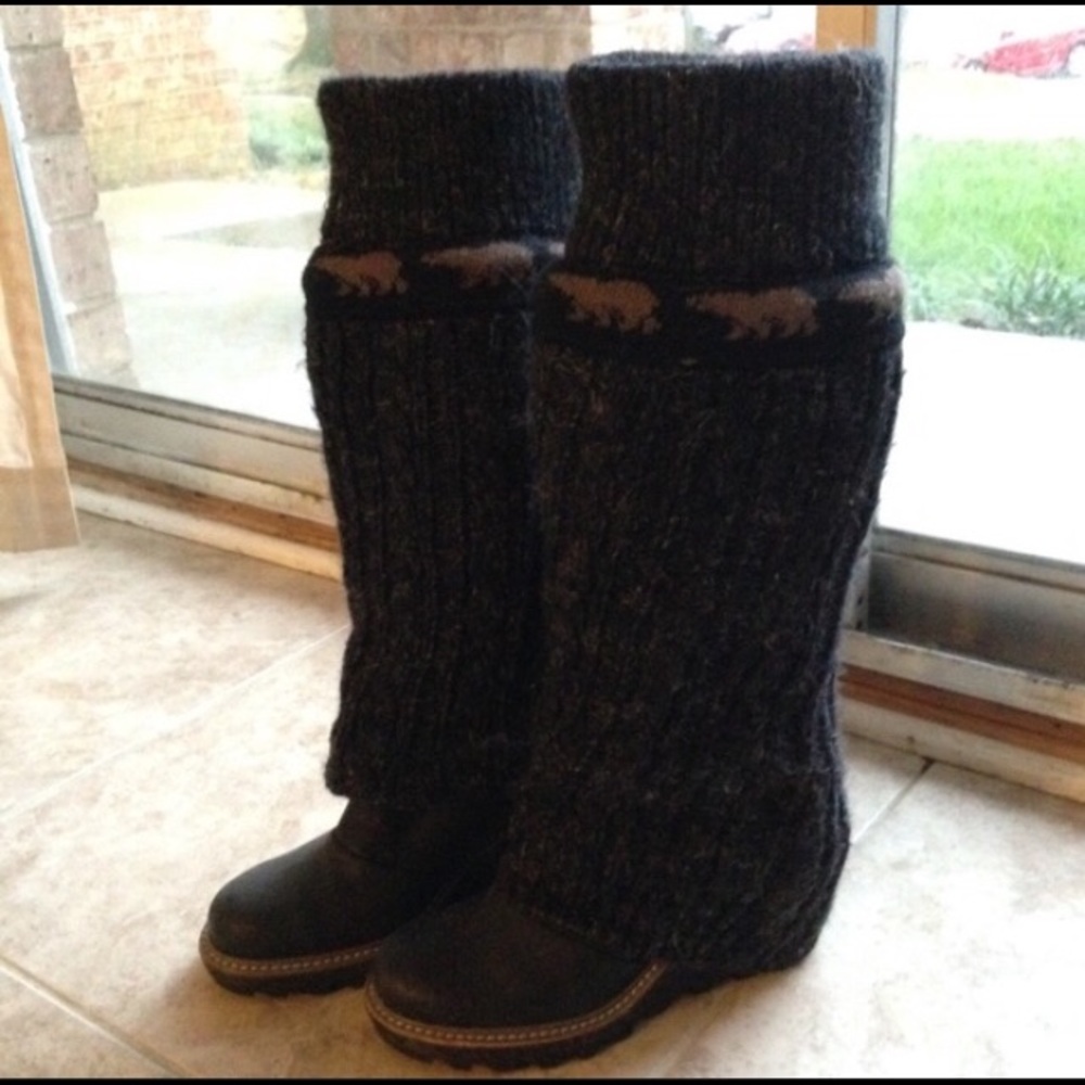 Sorel wedge boots 6